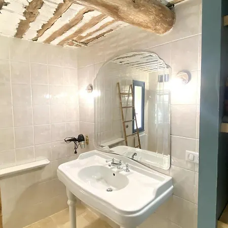 Les Volets Bleus An Authentic House In The Heart Of The Center * Fontaine-de-Vaucluse